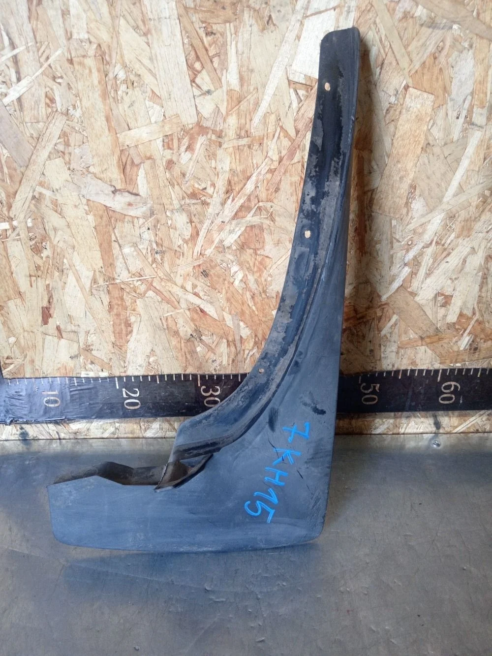 Брызговик передний правый Nissan Navara D40 рестайлинг (2010—2015) 2010 KAP