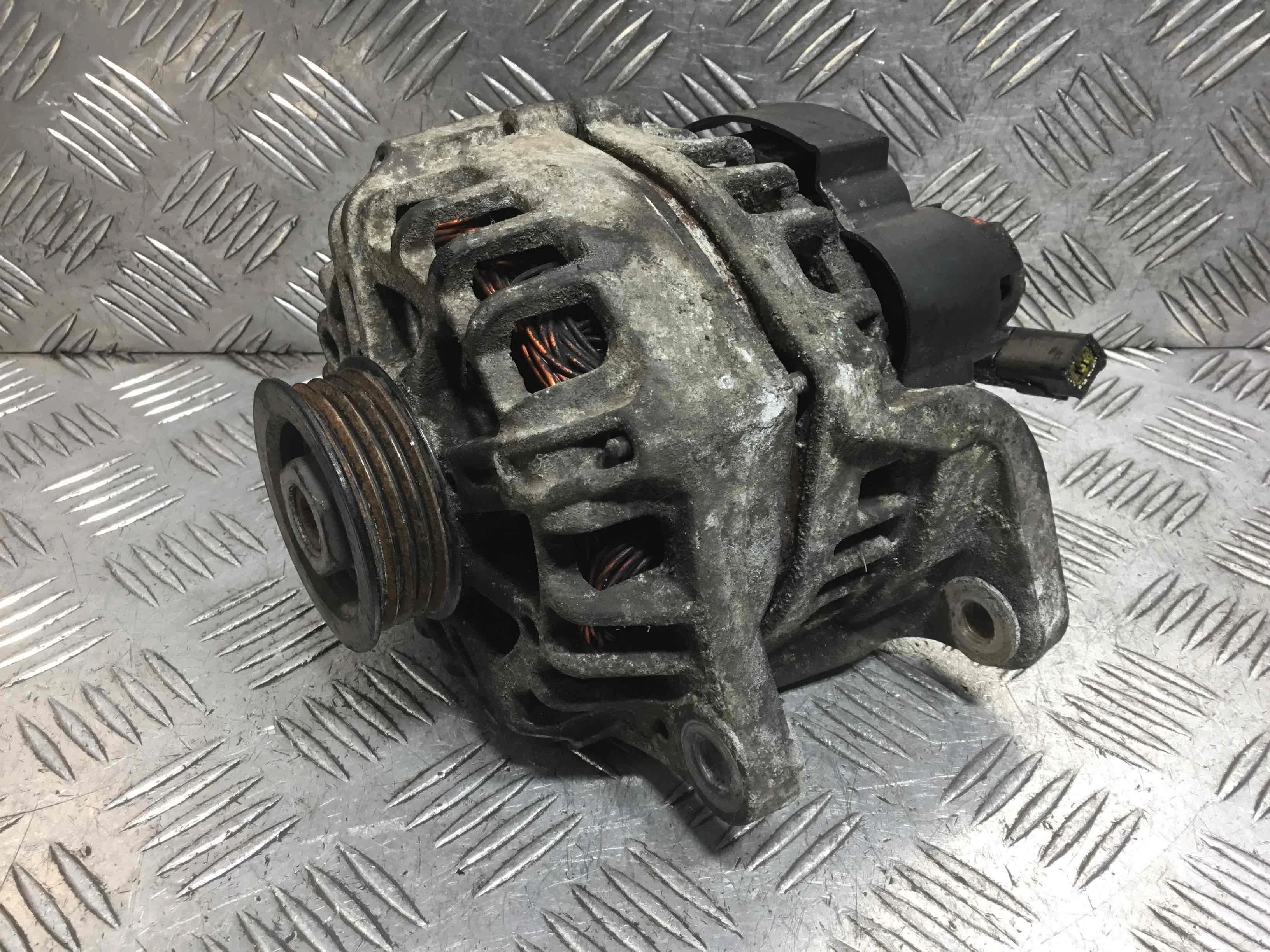 Генератор Nissan Micra K12 (2002-2010) бензин 1.2  Механика Х/б