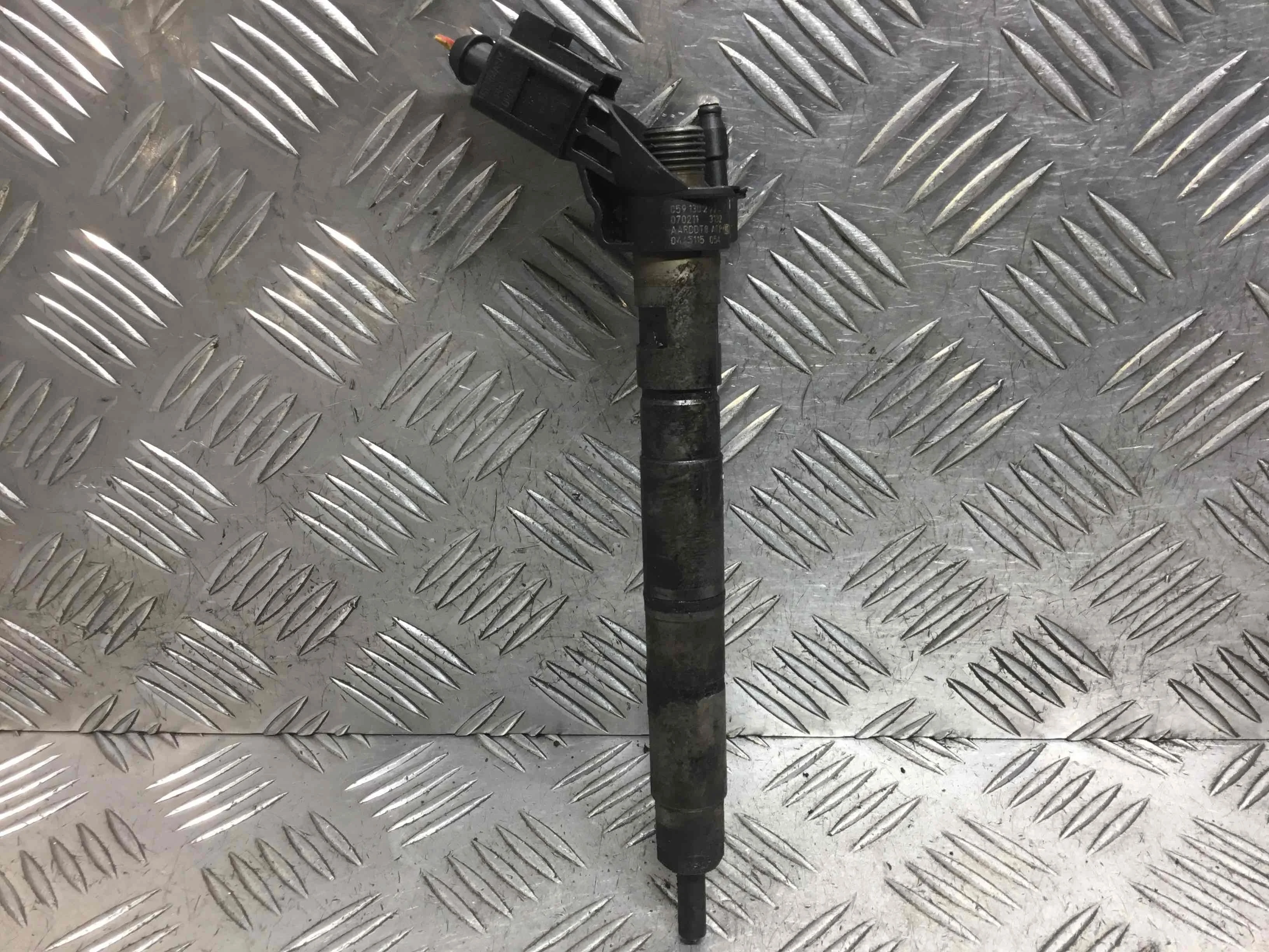 Форсунка Audi A6 C6/4F (2004-2008) дизель 2.7  Механика Седан