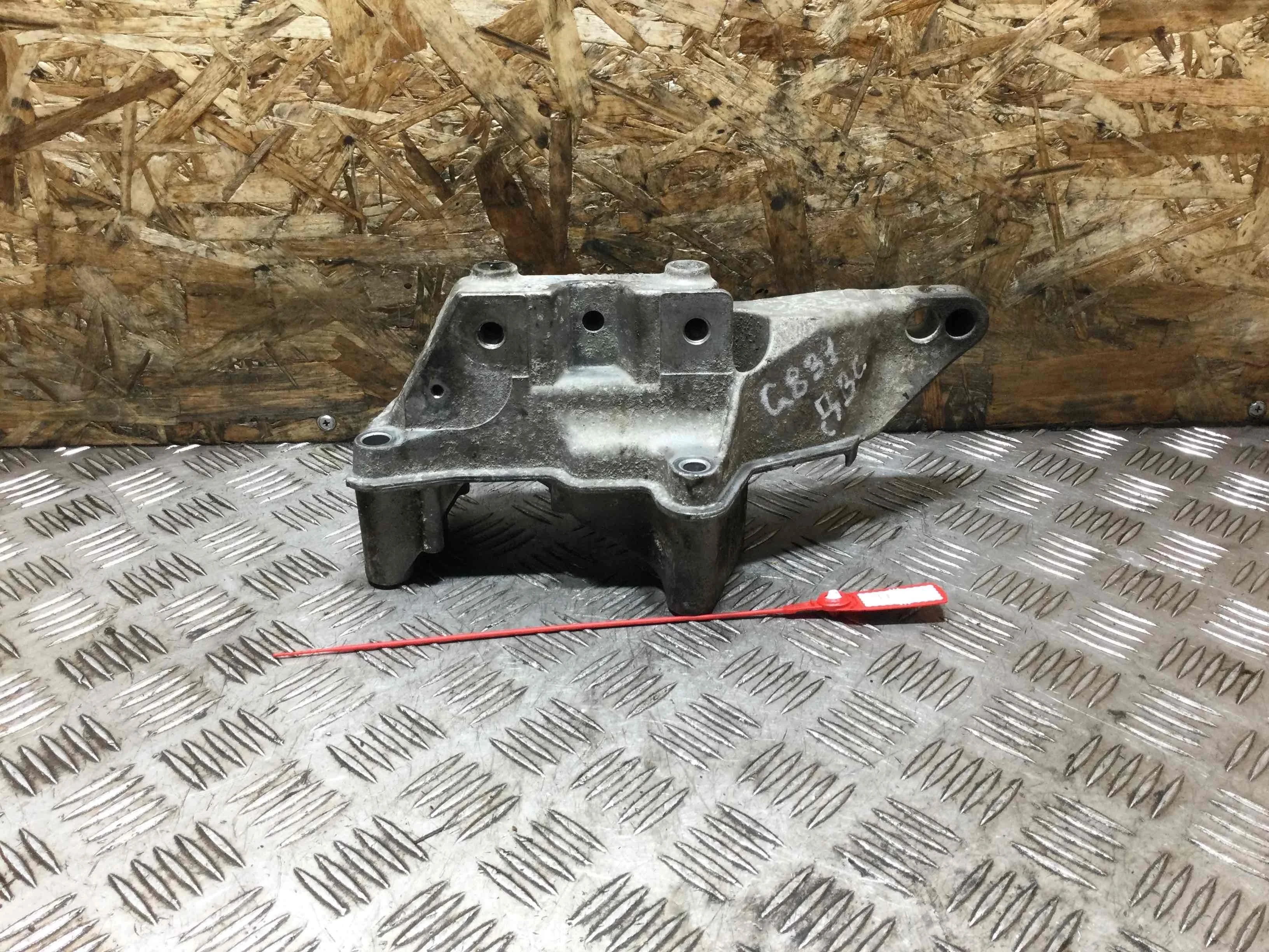 Кронштейн двигателя Volkswagen Golf 4 поколение (1997-2004) бензин 1.4 i Механика Х/б