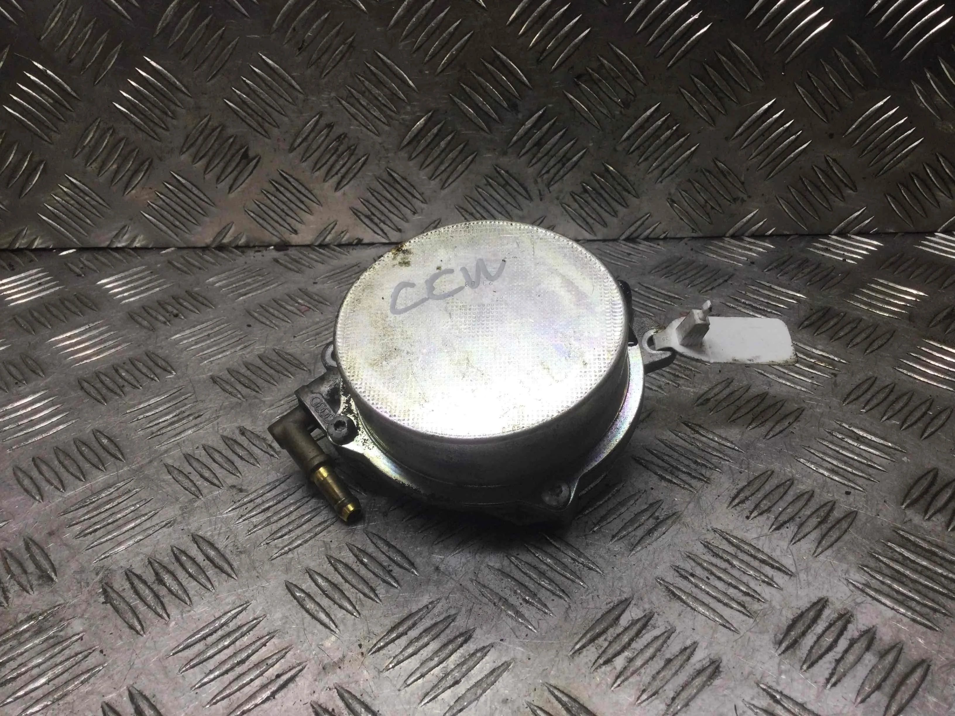 Насос вакуумный Audi Q5 8R (2008-2012) дизель 3.0 TDI Механика