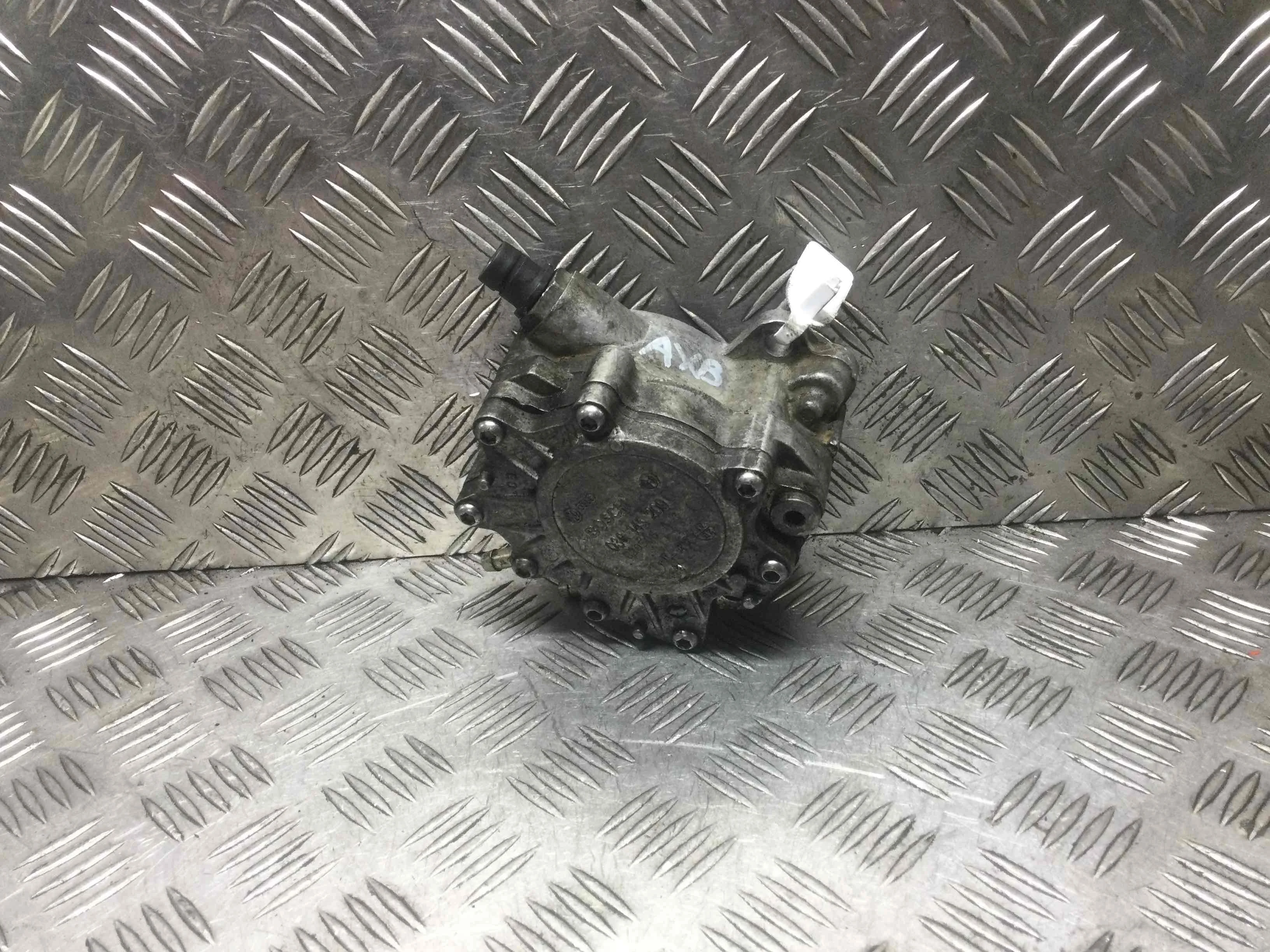 Насос вакуумный Volkswagen Transporter T5 2003 - 2009 дизель 1.9 TDI Механика Микроавтобус