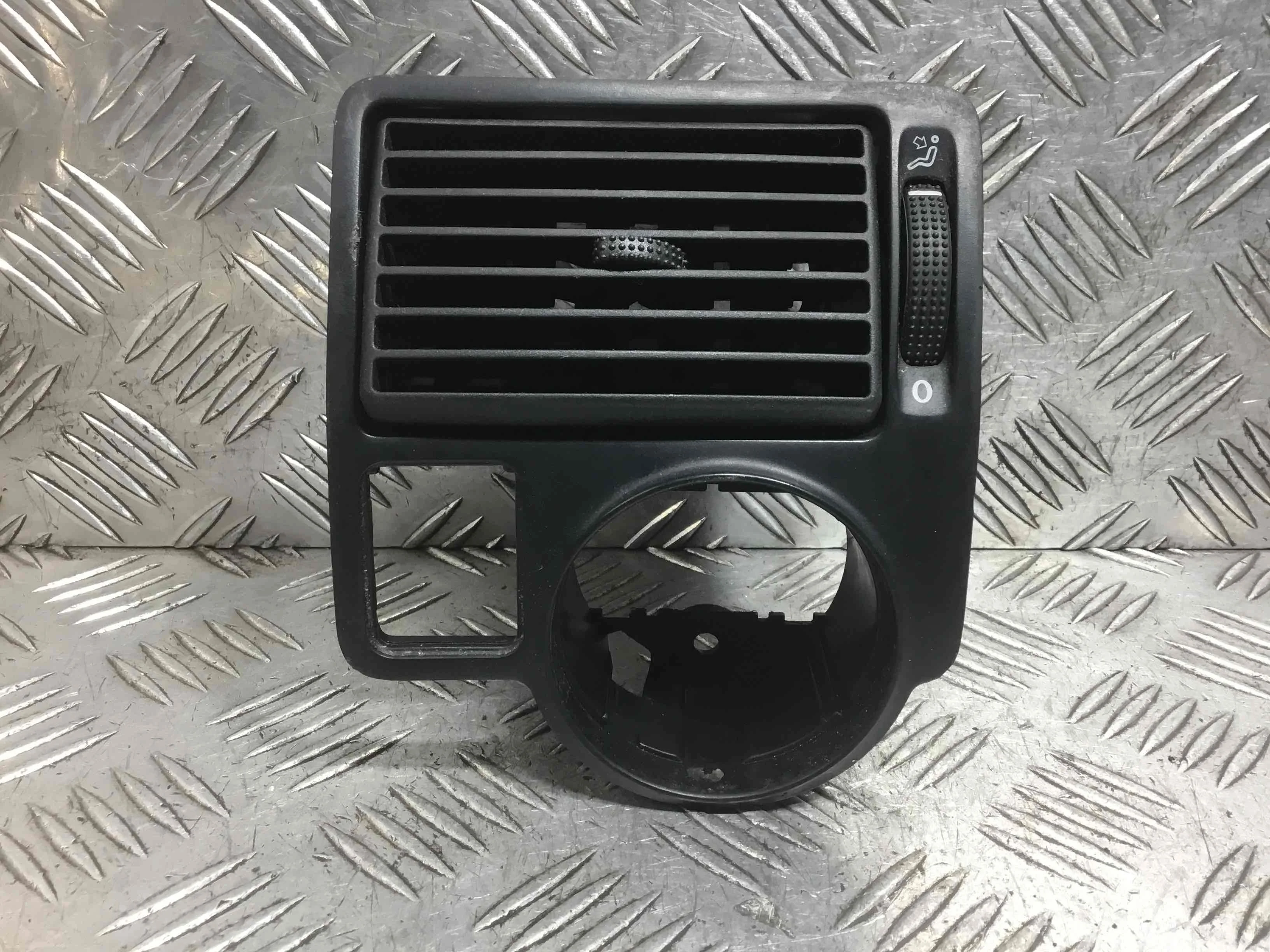 Дефлектор обдува салона Volkswagen Golf 4 поколение (1997-2004) бензин 1.6 i Механика Х/б