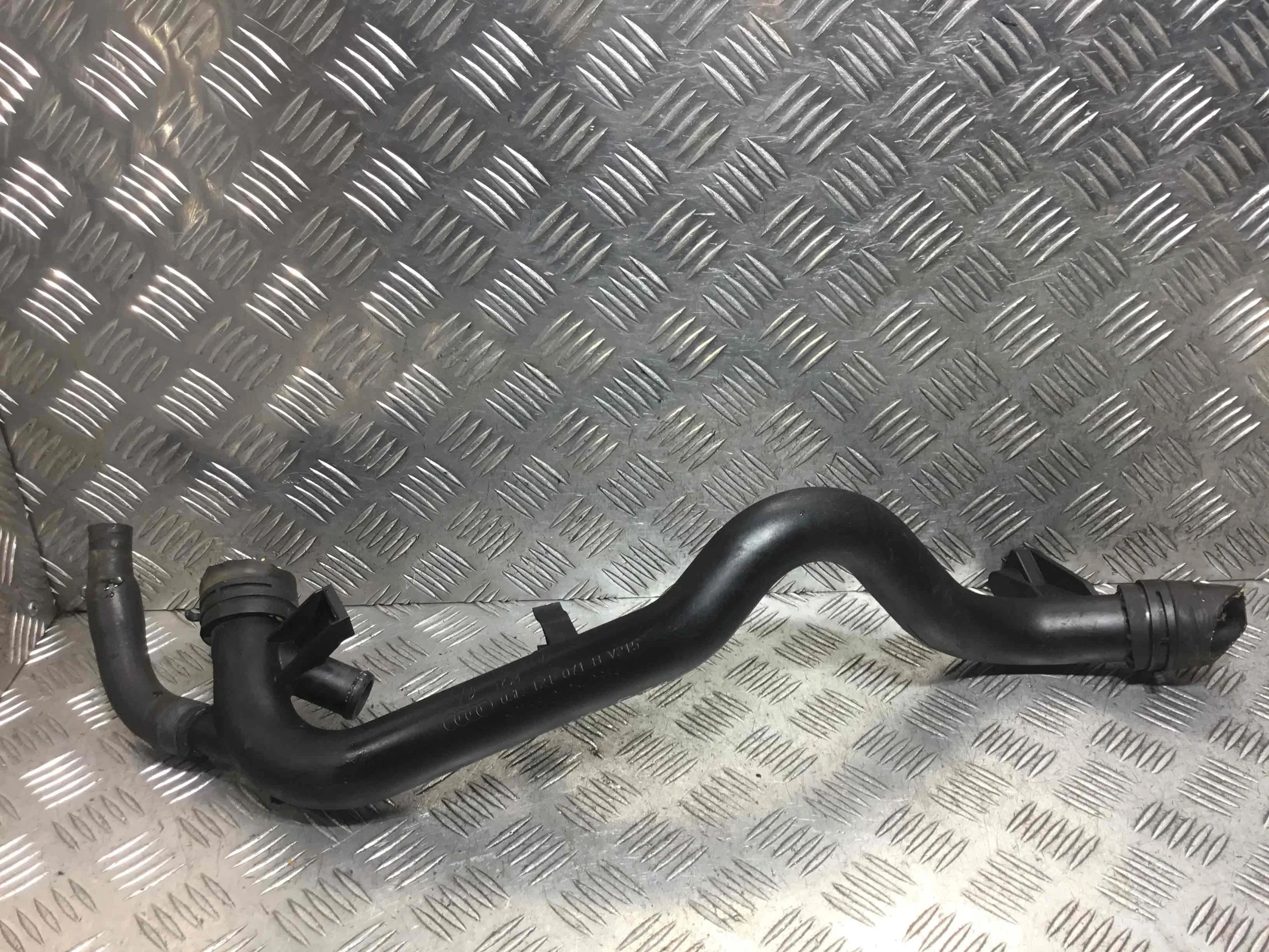 Трубка охлаждающей жидкости пластиковая Audi A4 B8/8K (2007-2011) дизель 2.0 DTI Механика Универсал