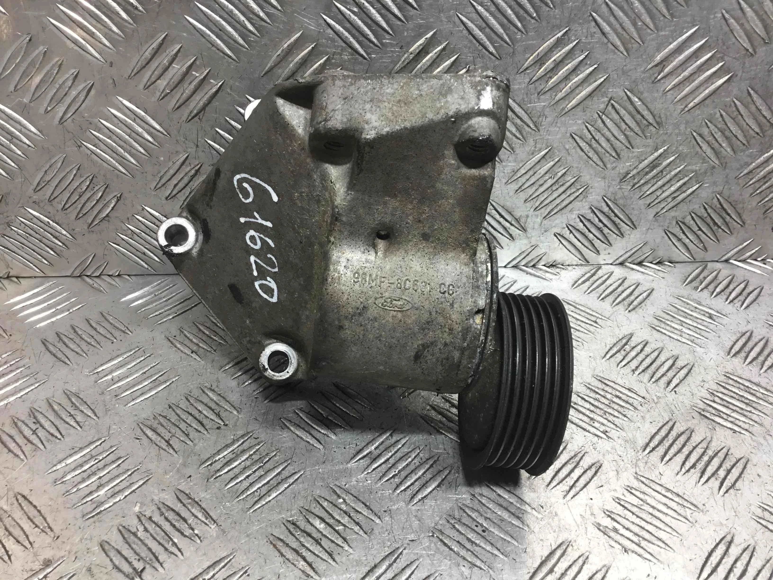 Натяжитель ремня генератора Ford Focus 1 поколение [рестайлинг] (2001-2005) бензин 1.6 i Механика Х/б