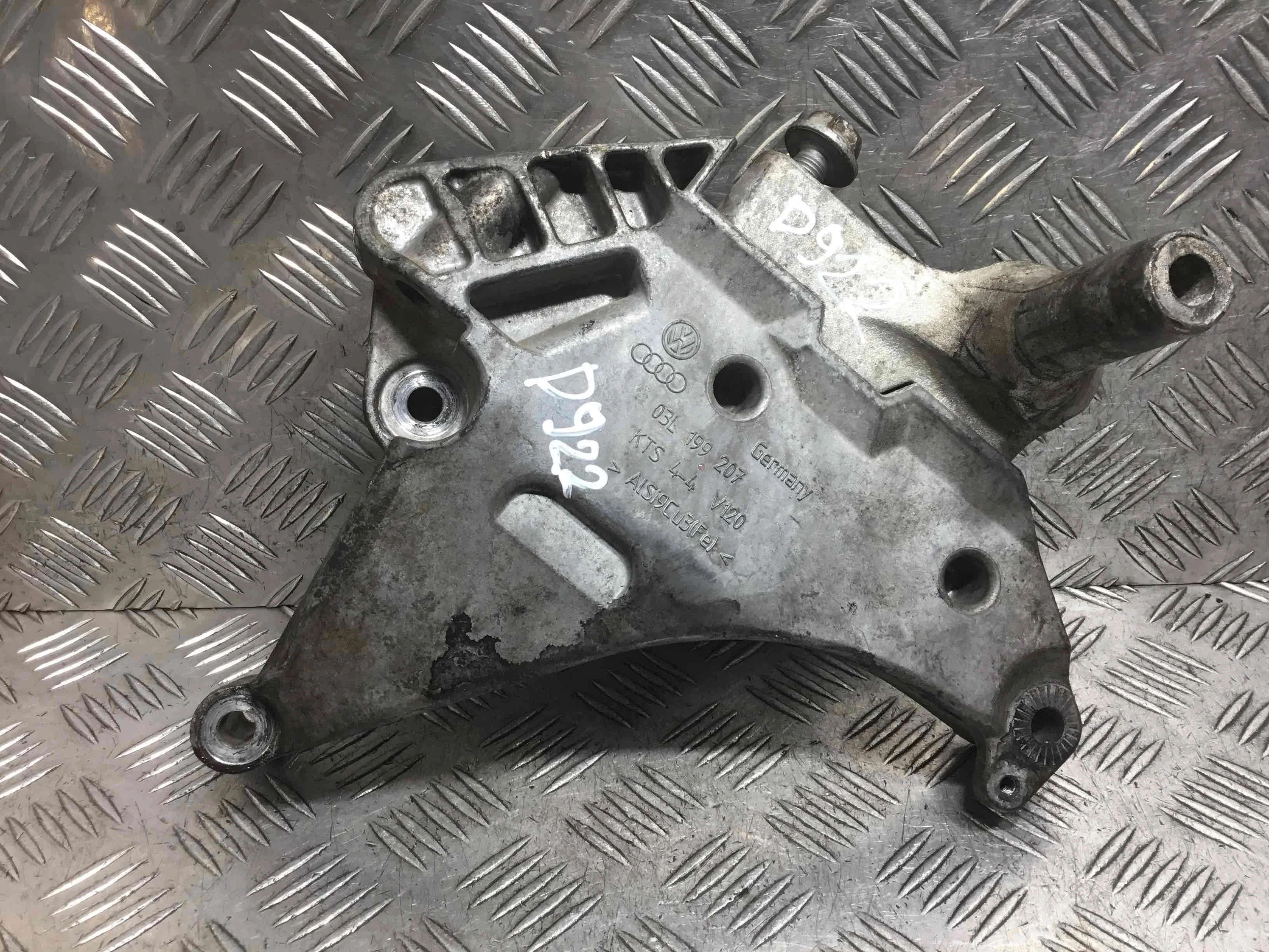 Кронштейн двигателя Volkswagen Golf 6 поколение (2008-2015) дизель 2.0 TDI DSG Х/б