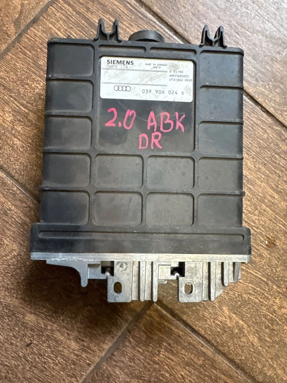 Блок управления двигателем Audi 100 C4 (1990—1994)