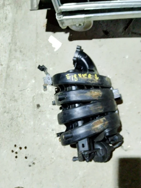 Коллектор впускной Opel Astra 2006