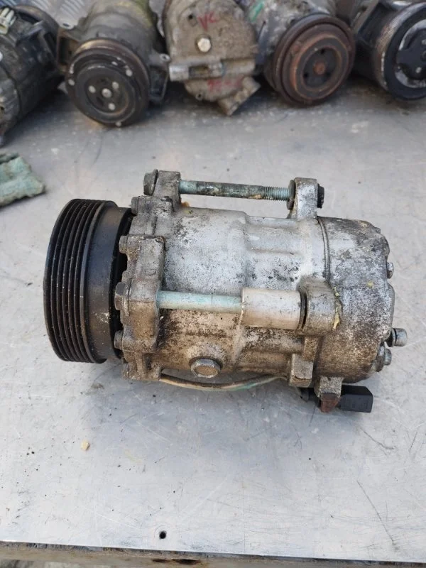 Компрессор кондиционера SKODA Octavia