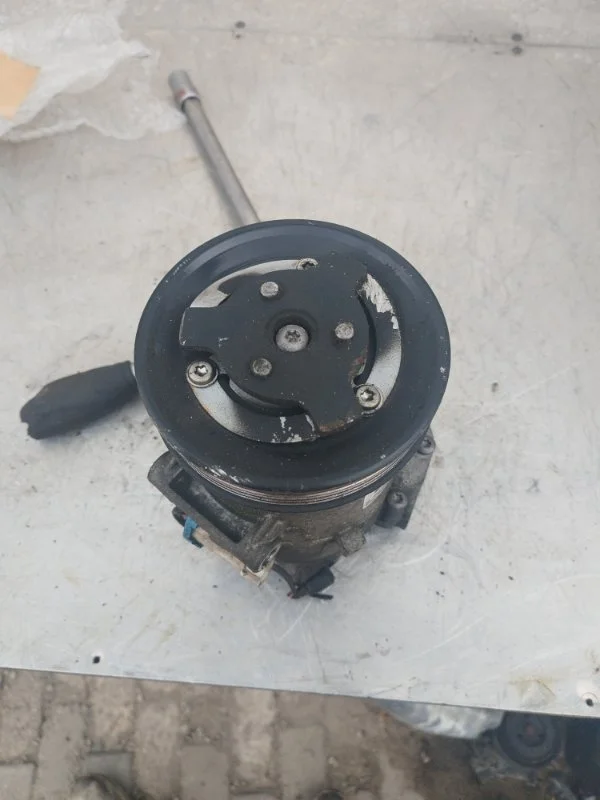 Компрессор кондиционера opel Astra 2012 J