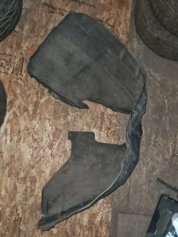 Подкрылок Audi Q7 2011 4L