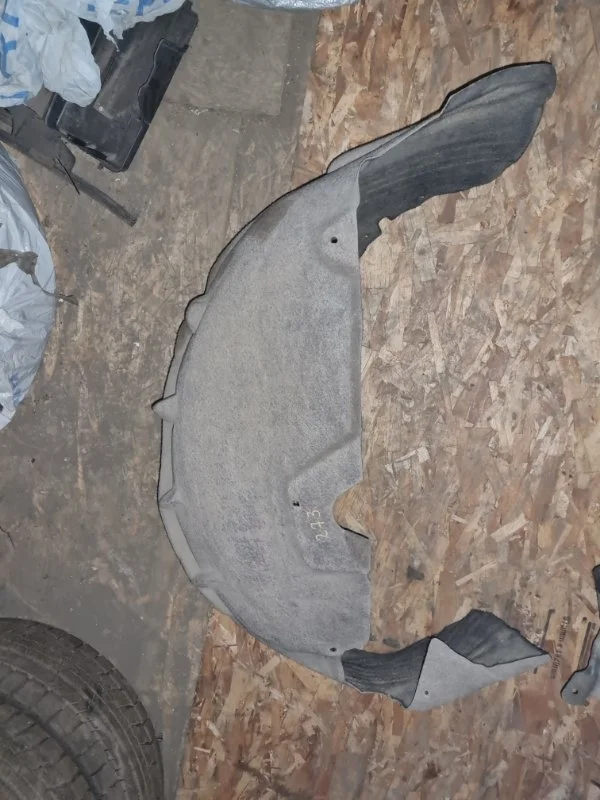 Подкрылок Audi Q7 2011 4L