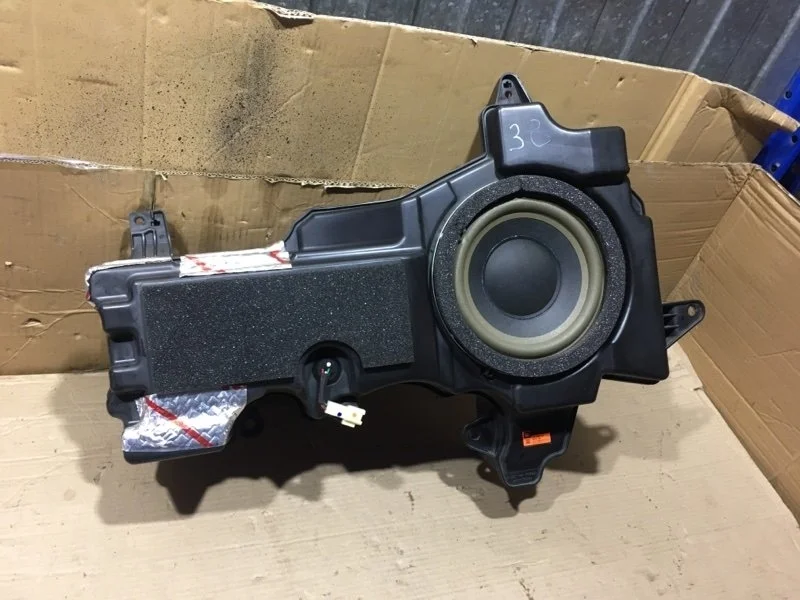 Сабвуфер TOYOTA Land Cruiser 2011 861500W110 URJ200 1VD-FTV 4.5