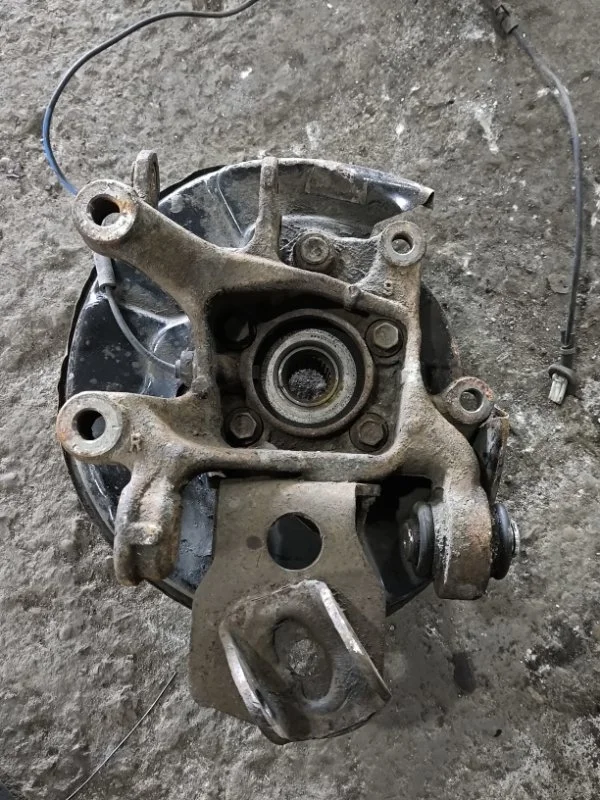 Кулак задний правый Toyota Rav 4 (Ca40) (2012-2019) 2015 4230442020 2.0 D 1ADFTV