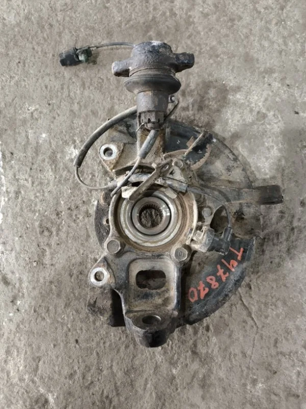 Кулак поворотный левый Mitsubishi L200 (2006-2015) 2011 MR992377 ПИКАП 2.5 D 4D56