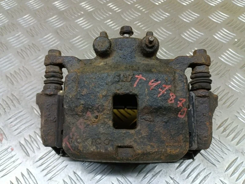 Суппорт передний правый Mitsubishi L200 (2006-2015) 2011 4605A202 ПИКАП 2.5 D 4D56