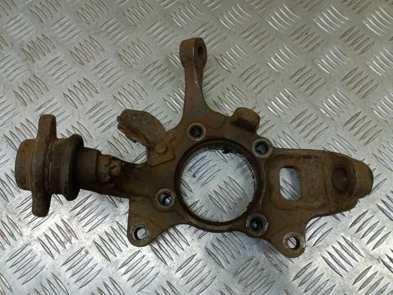 Кулак поворотный левый Mitsubishi L200 (2006-2015) 2010 MR992377 ПИКАП 2.5 D 4D56