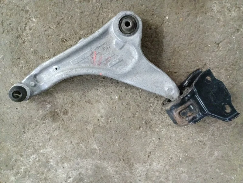 Рычаг передний нижний левый Land Rover Range Rover Evoque I (2011-2018) 2016 LR078657 2.0 D 204DTD