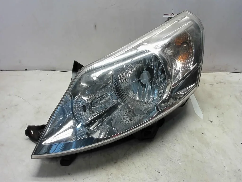 Фара левая Peugeot Expert