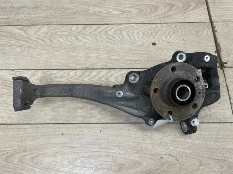 Кулак поворотный со ступицей Audi A4 2008-2016 8K