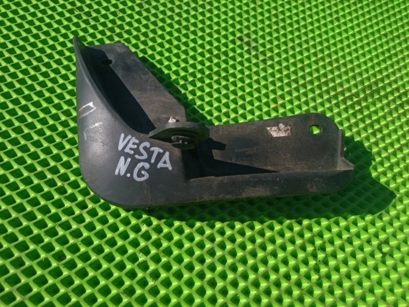 Брызговик передний левый Лада Vesta Ng 2023 8450008253 СЕДАН 21129