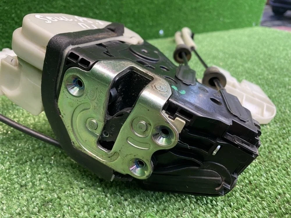 Замок двери Kia Soul 2017 81310B2010 PS G4NA, передний левый