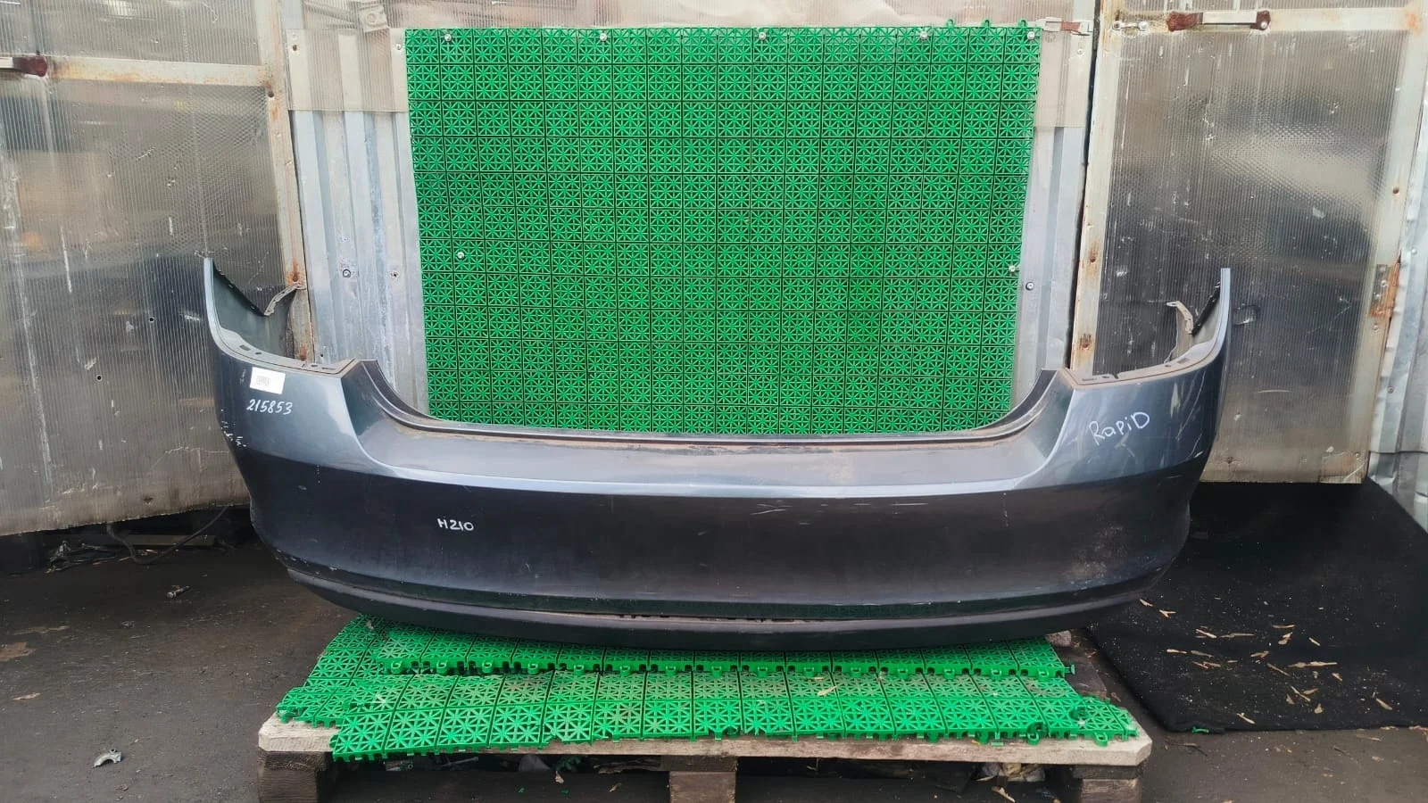 Бампер SKODA RAPID 2013- задний серый б/у RAPID(2013-