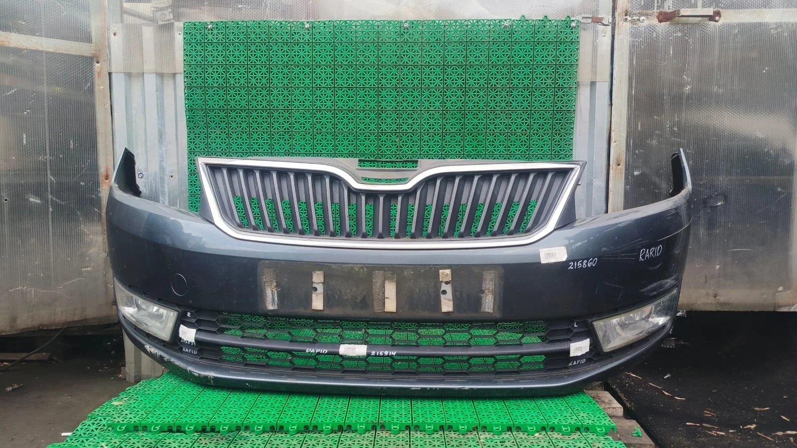 Бампер SKODA RAPID 2013- передний серый б/у RAPID(2013-