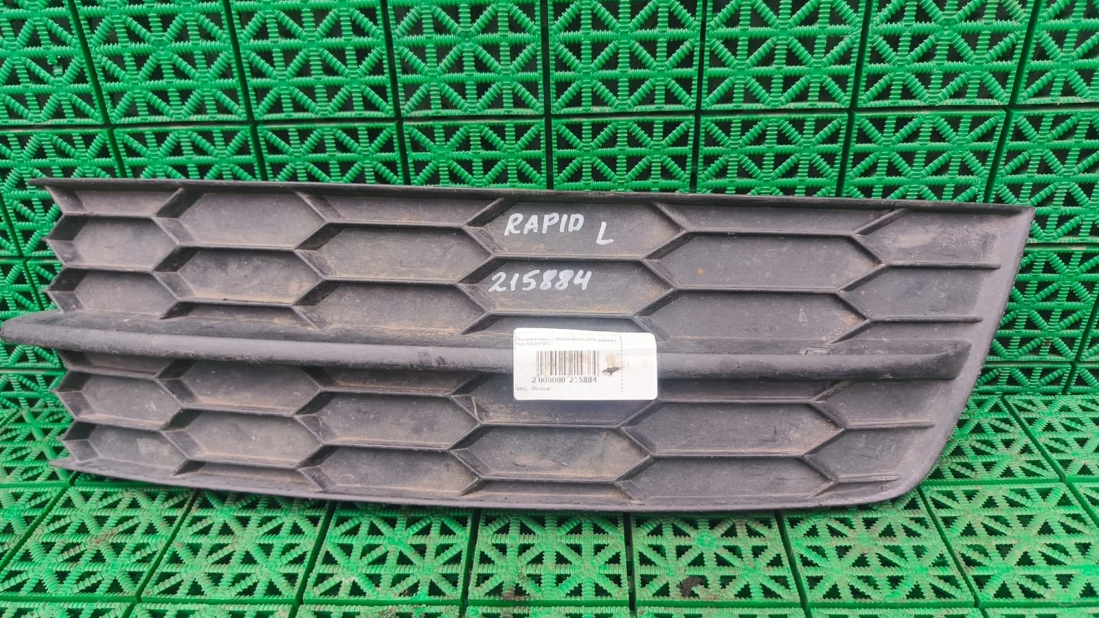 Решетка в бампер SKODA RAPID 2013- левая б/у RAPID(2013-