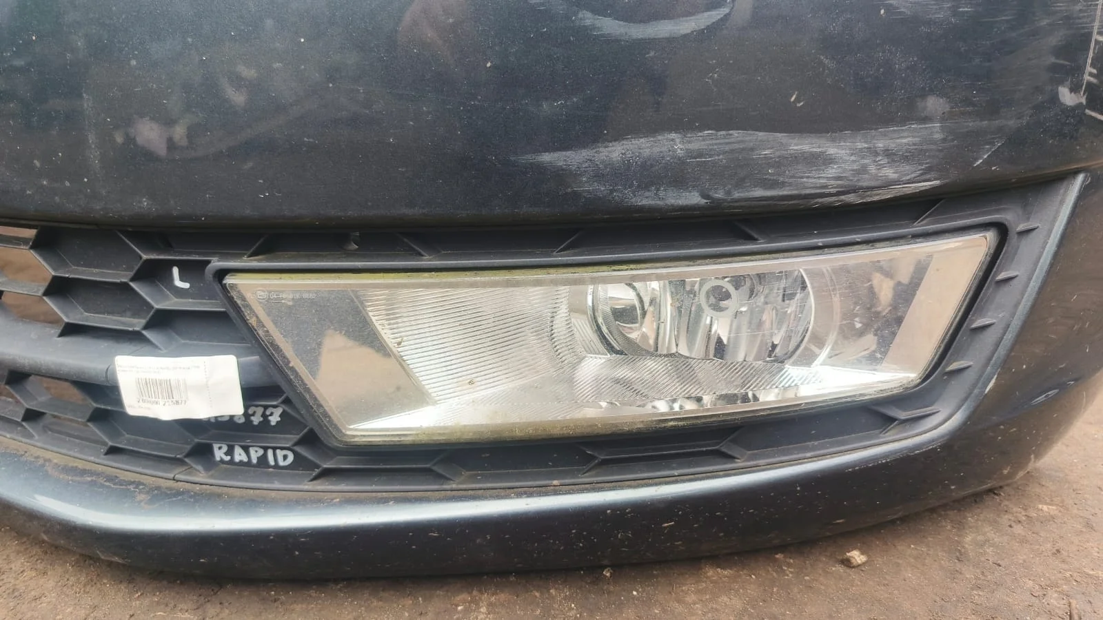 Решетка в бампер SKODA RAPID 2013- под ПТФ левая б/у RAPID(2013-