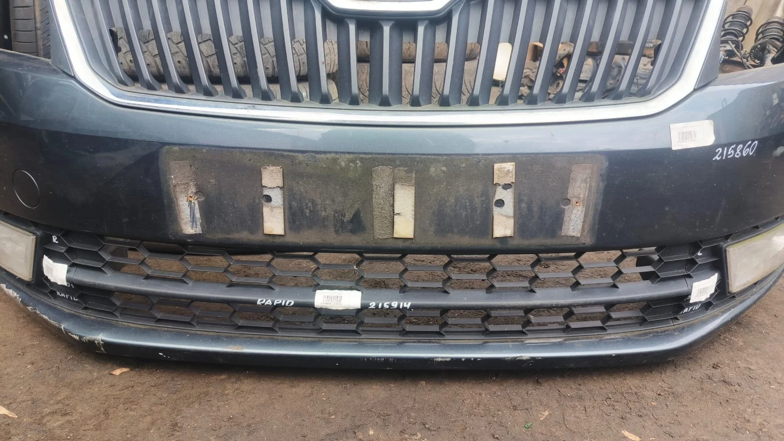 Решетка в бампер SKODA RAPID 2013- центральная б/у RAPID(2013-