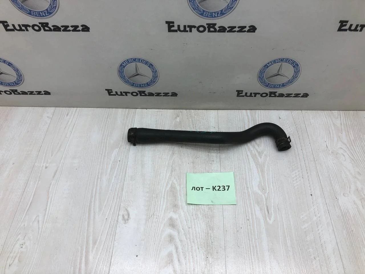 Патрубок системы охлаждения Mercedes W211