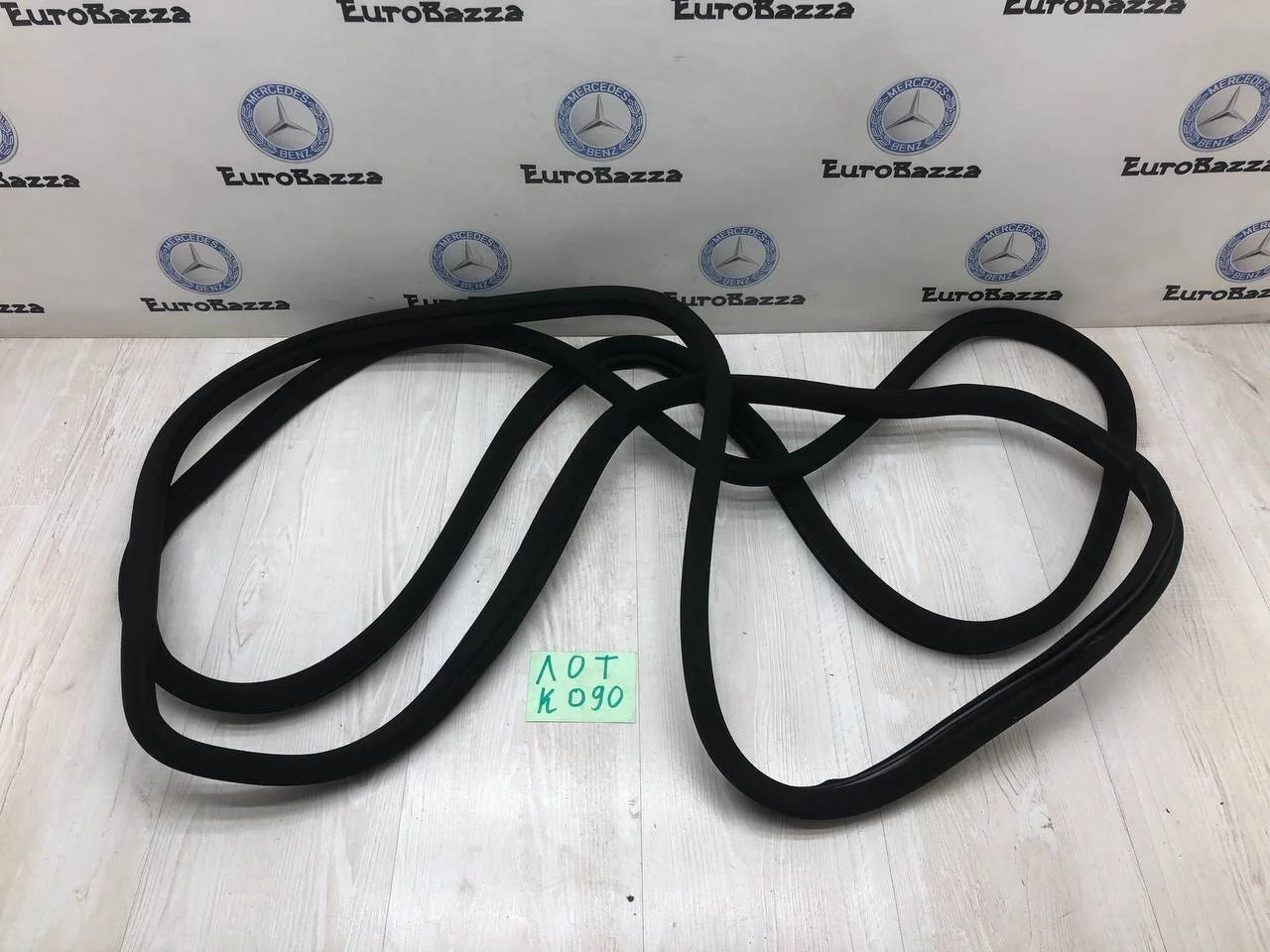 Уплотнитель заднего дверного проема Mercedes W203