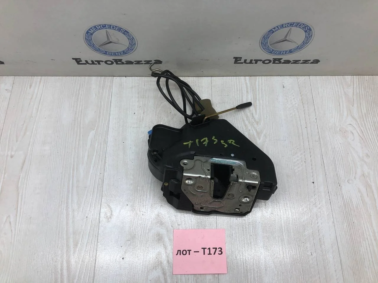 Замок задней правой двери Mercedes W203