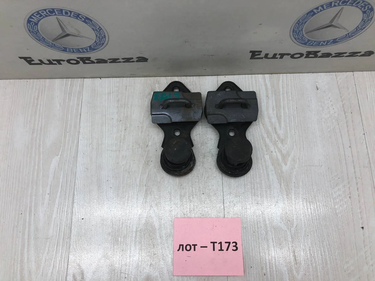 Стопор капота Mercedes W203