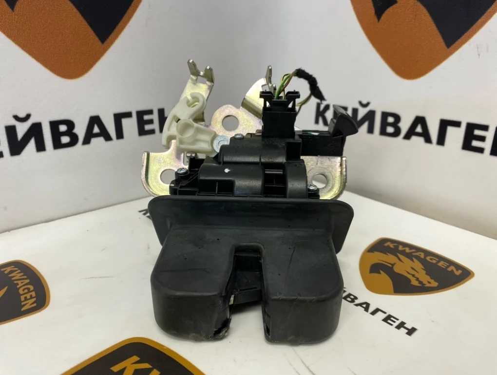 Замок багажника Audi A8 2011 D4