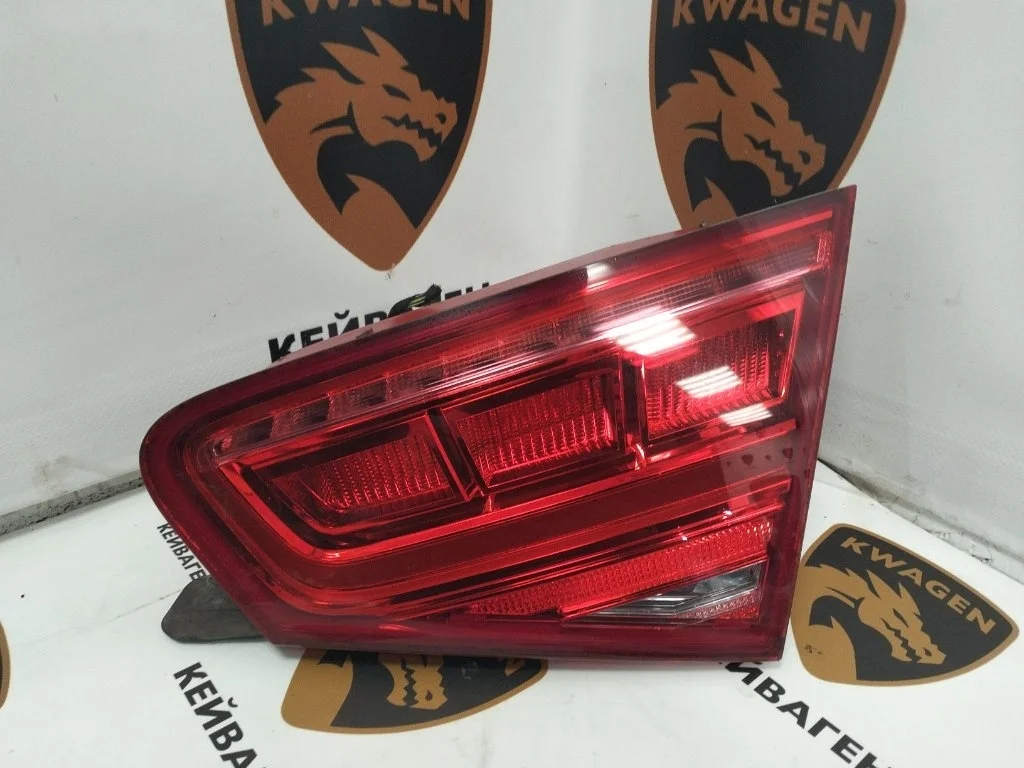 Фонарь внутренний Audi A8 2011 D4