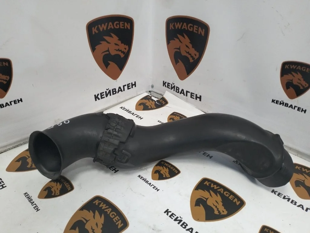 Патрубок воздушного фильтра Volkswagen Touareg 2011 7P