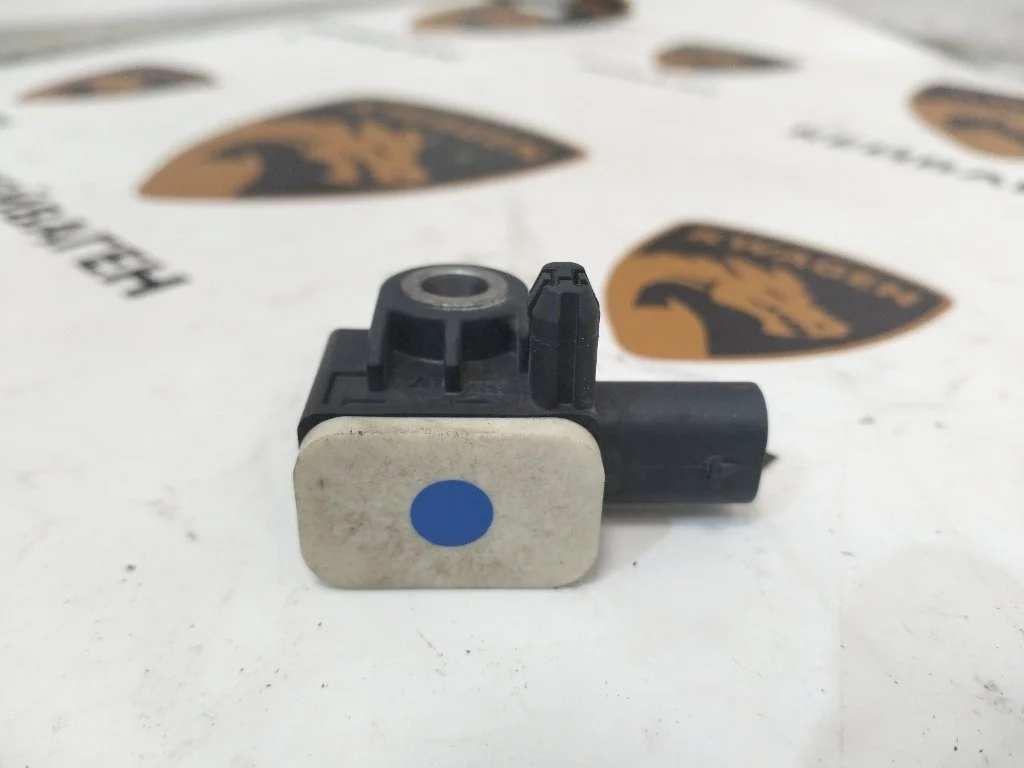 Датчик удара Volkswagen Touareg 2011 7P