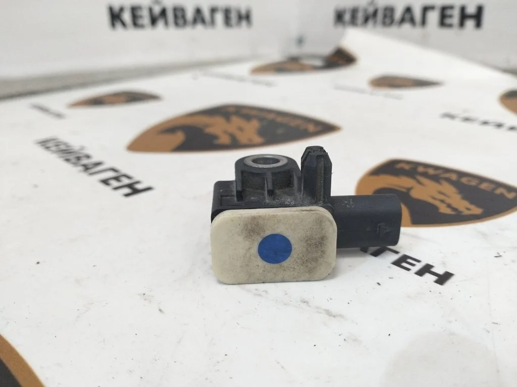 Датчик удара Volkswagen Touareg 2011 7P