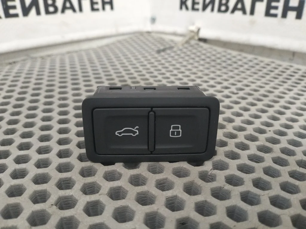 Кнопка открывания багажника Audi S5 2018 F5