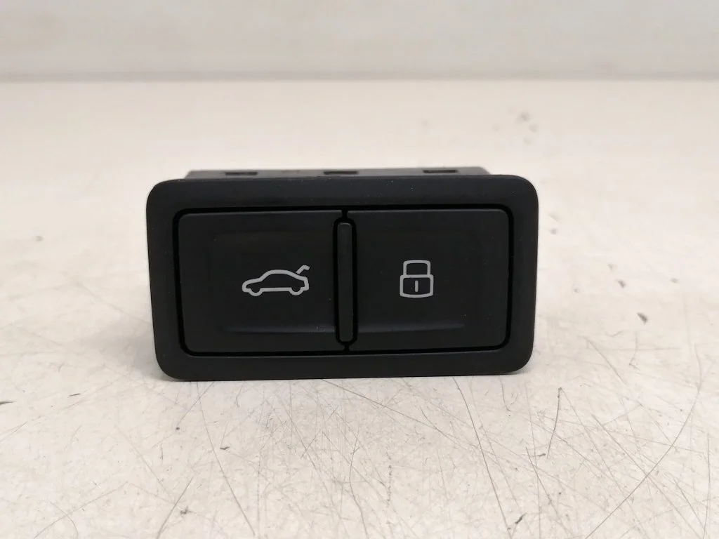 Кнопка открывания багажника Audi Q7 2017 4M