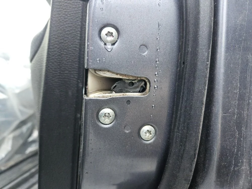 Замок передний правый с Mitsubishi Lancer 9