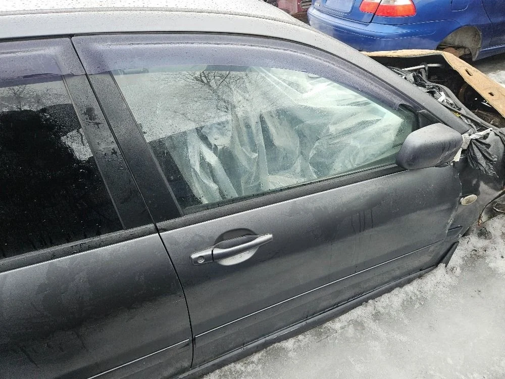 Дверь передняя правая на универсал на Lancer 9