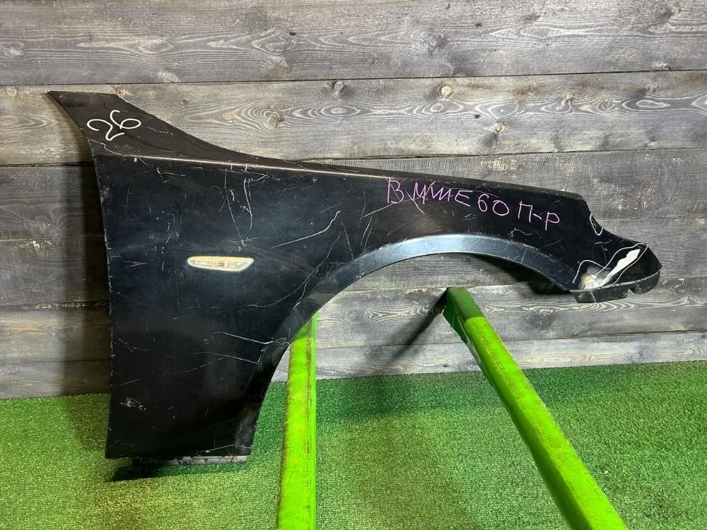 Крыло переднее правое BMW E60.