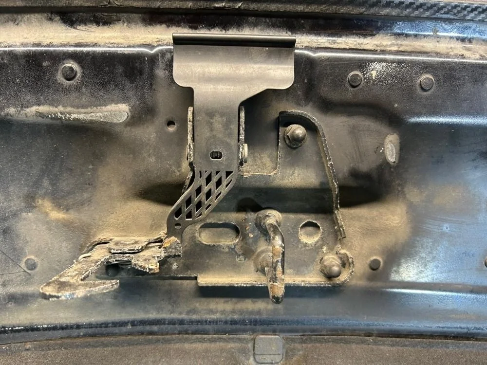 Замок капота Audi A6 С6