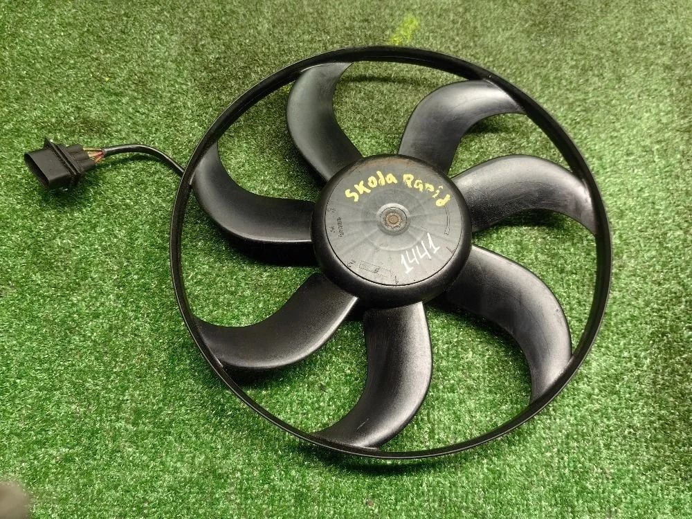 Вентилятор радиатора Skoda Rapid