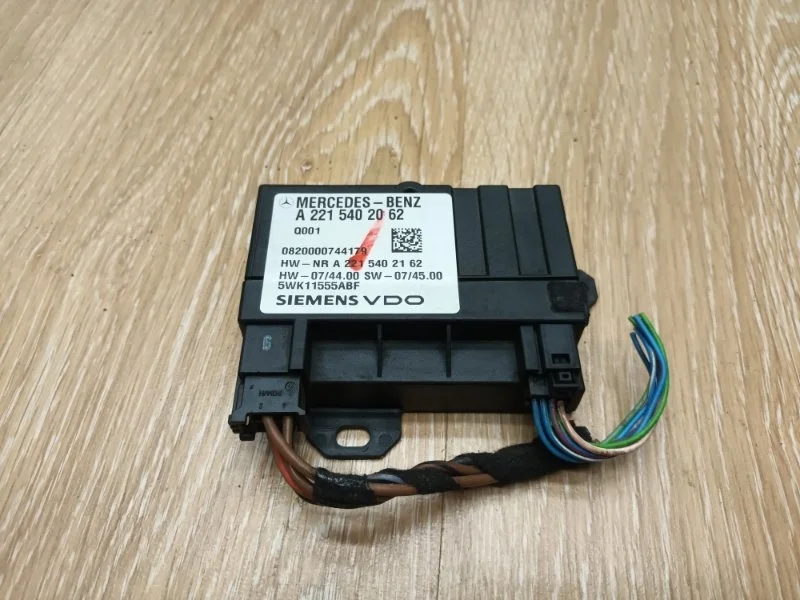 Блок управления топливным насосом Mercedes W204