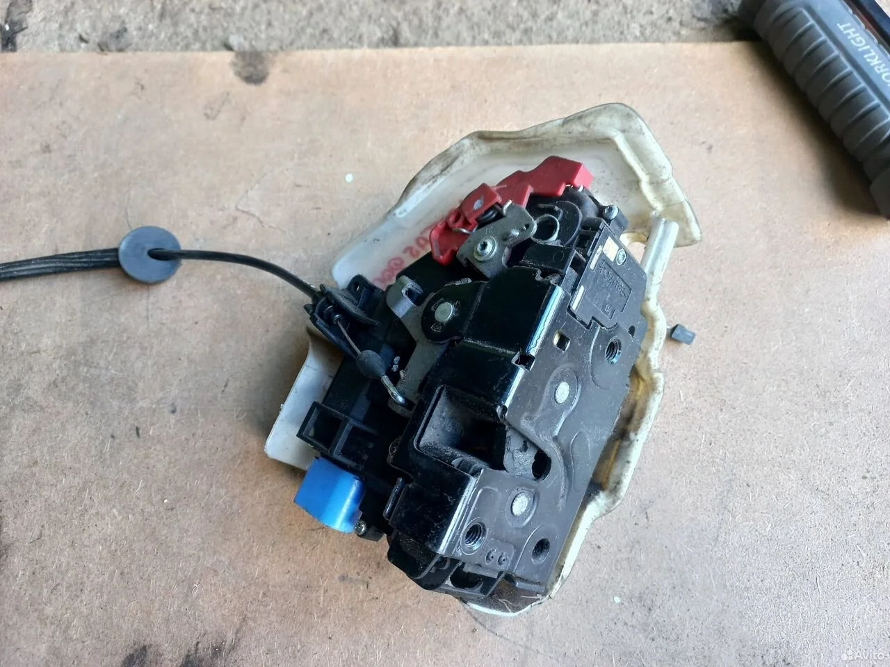 Замок двери передней правой vw jetta v джетта 5