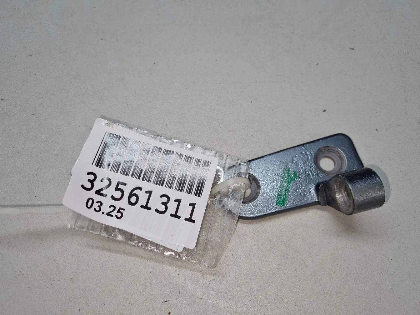 Петля двери передней левой нижняя для BMW 5 G30 F90 2016-